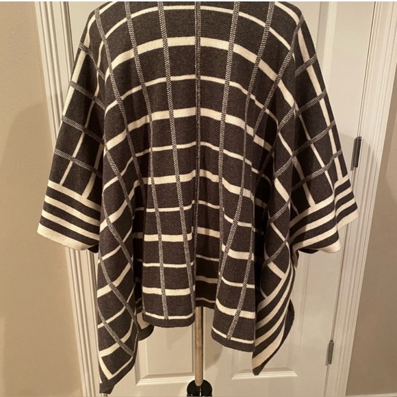 Cabi Grid Print Tower Wrap - Picture 3 of 6